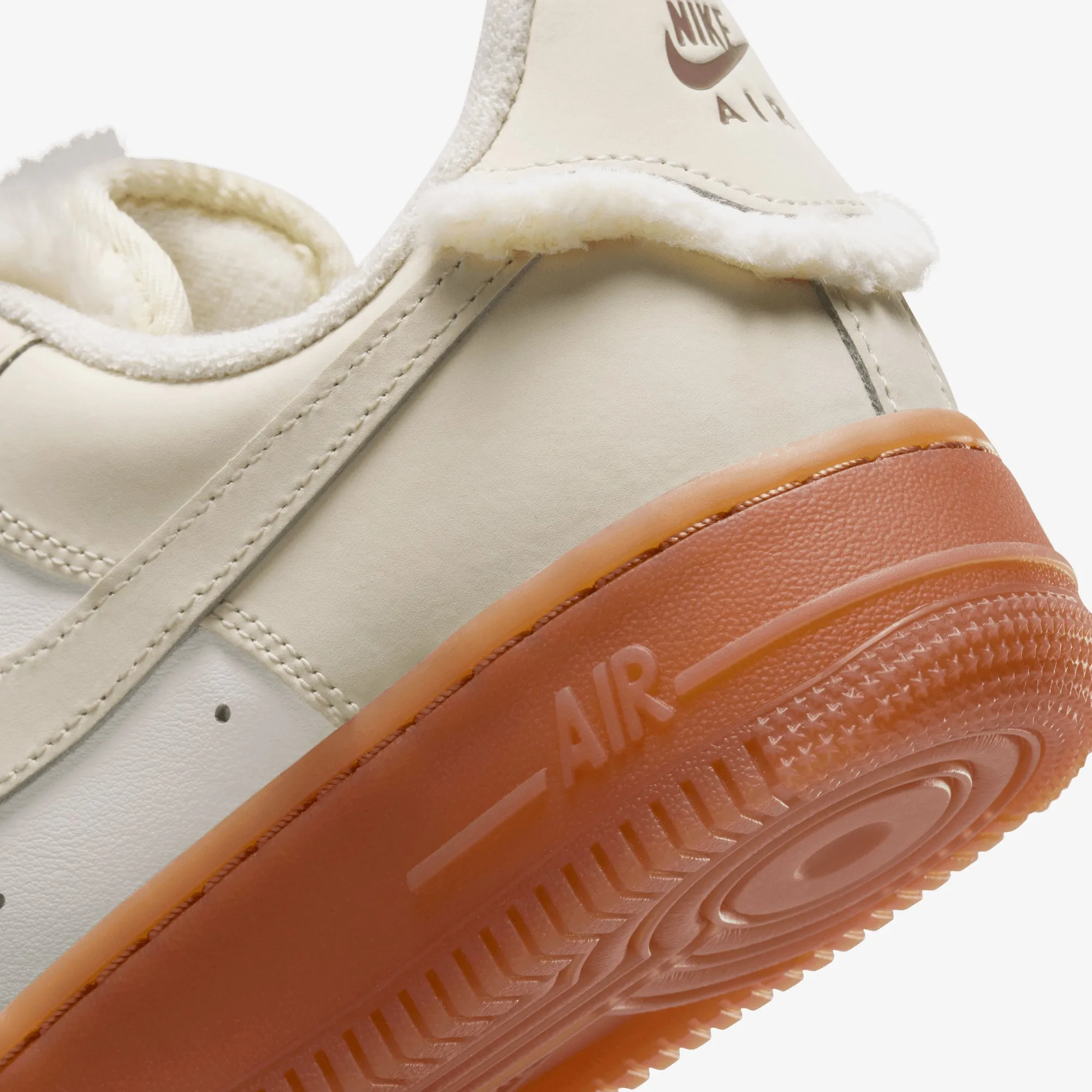 WMN'S AIR FORCE 1 '07 LX 'SAIL/COCONUT MILK-GUM MED BROWN'